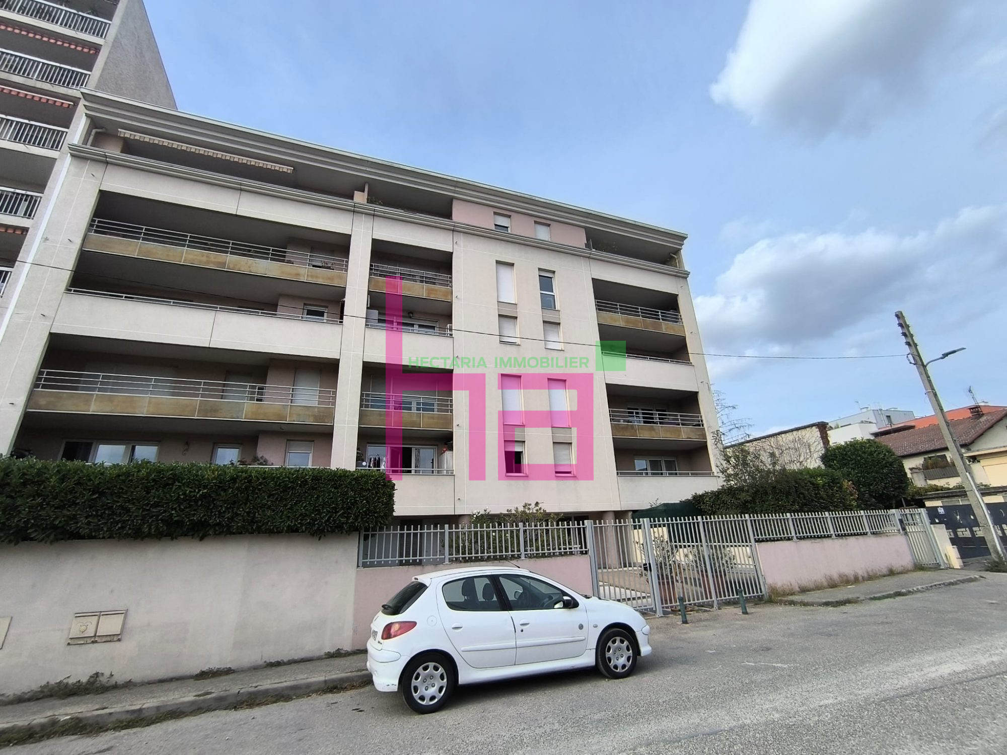 Appartement proche de la Doua / université - Photo 1