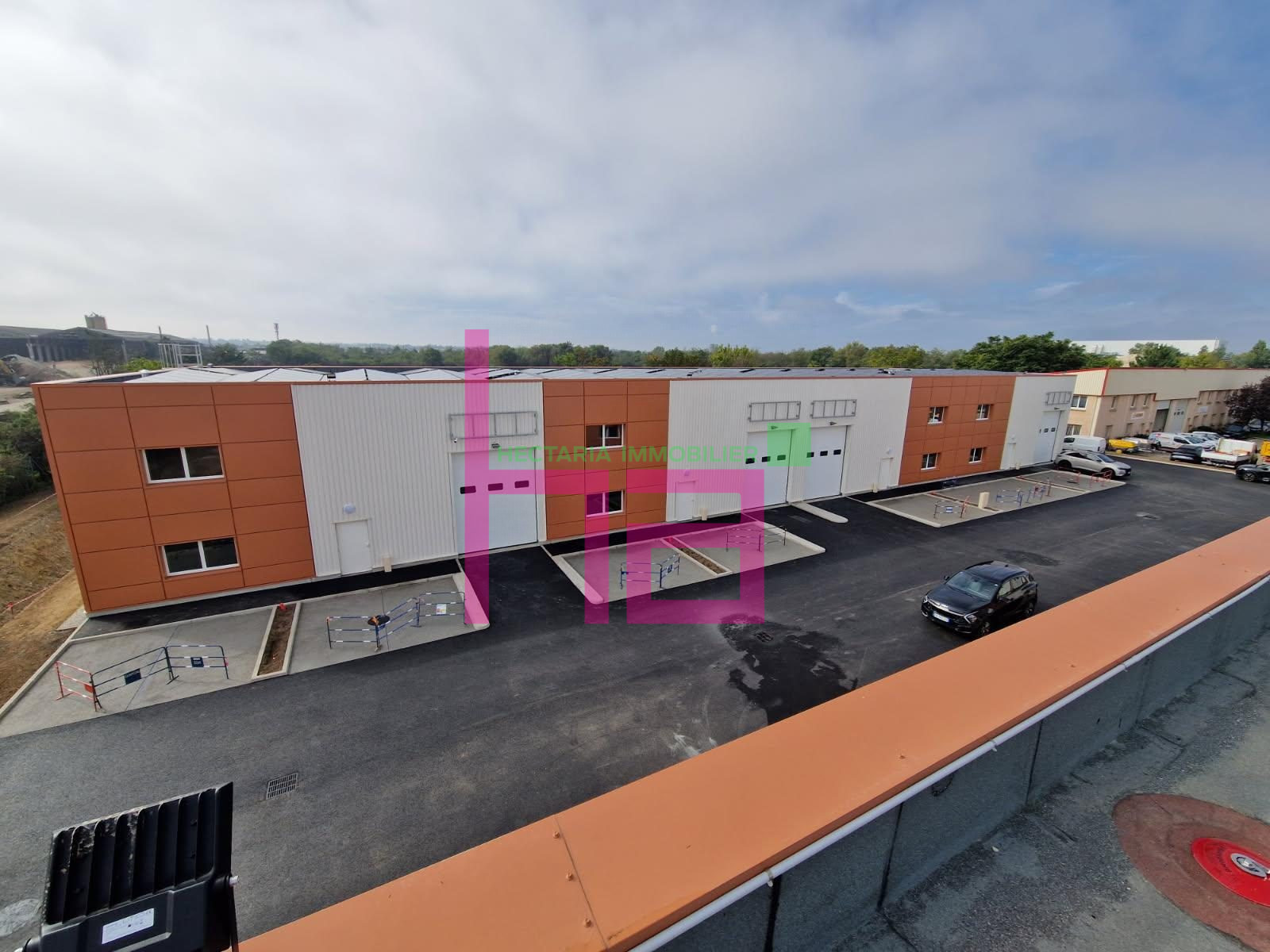 LOCAUX D&rsquo;ACTIVITE - Photo 4