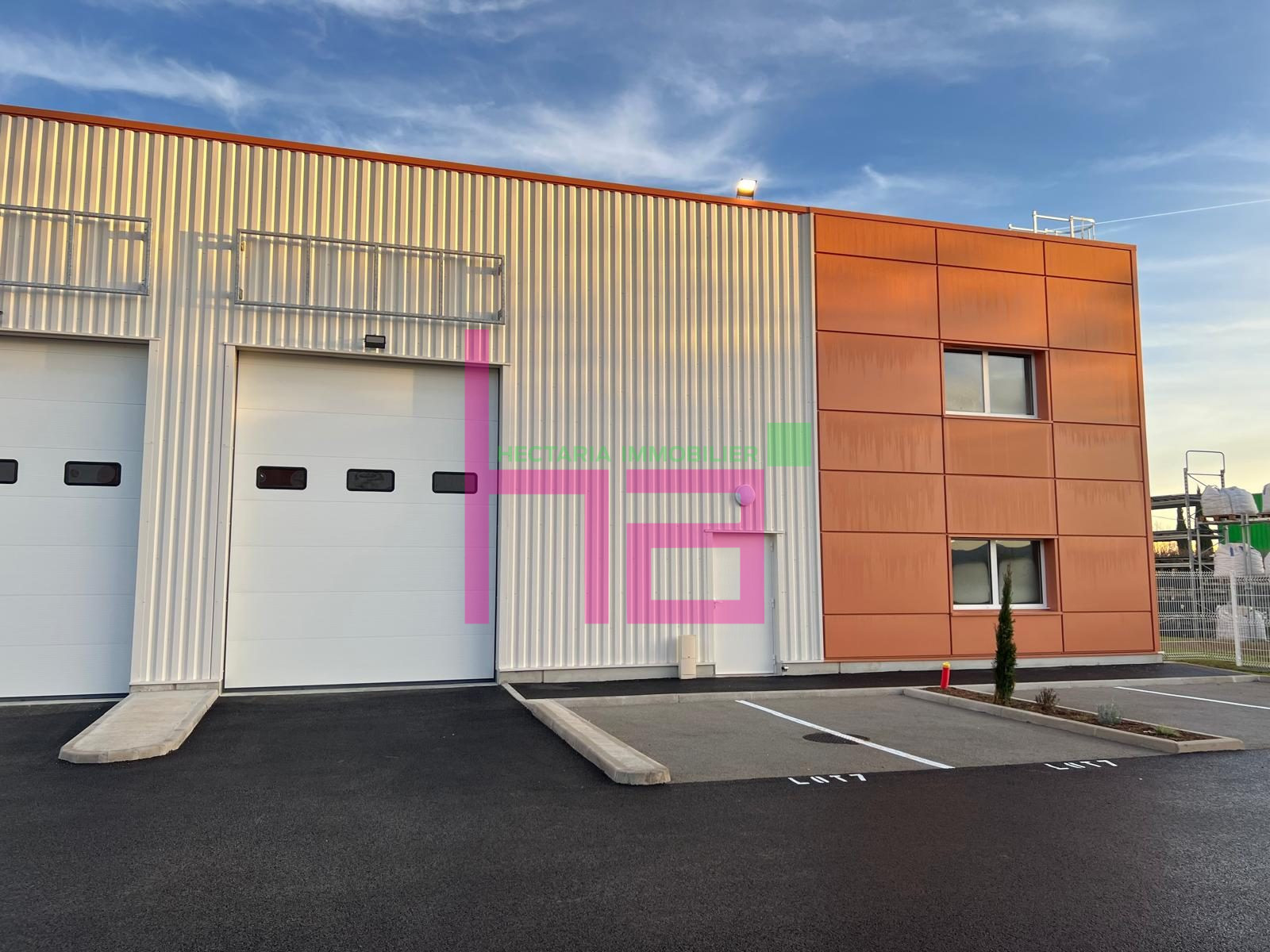 LOCAUX D&rsquo;ACTIVITE - Photo 1