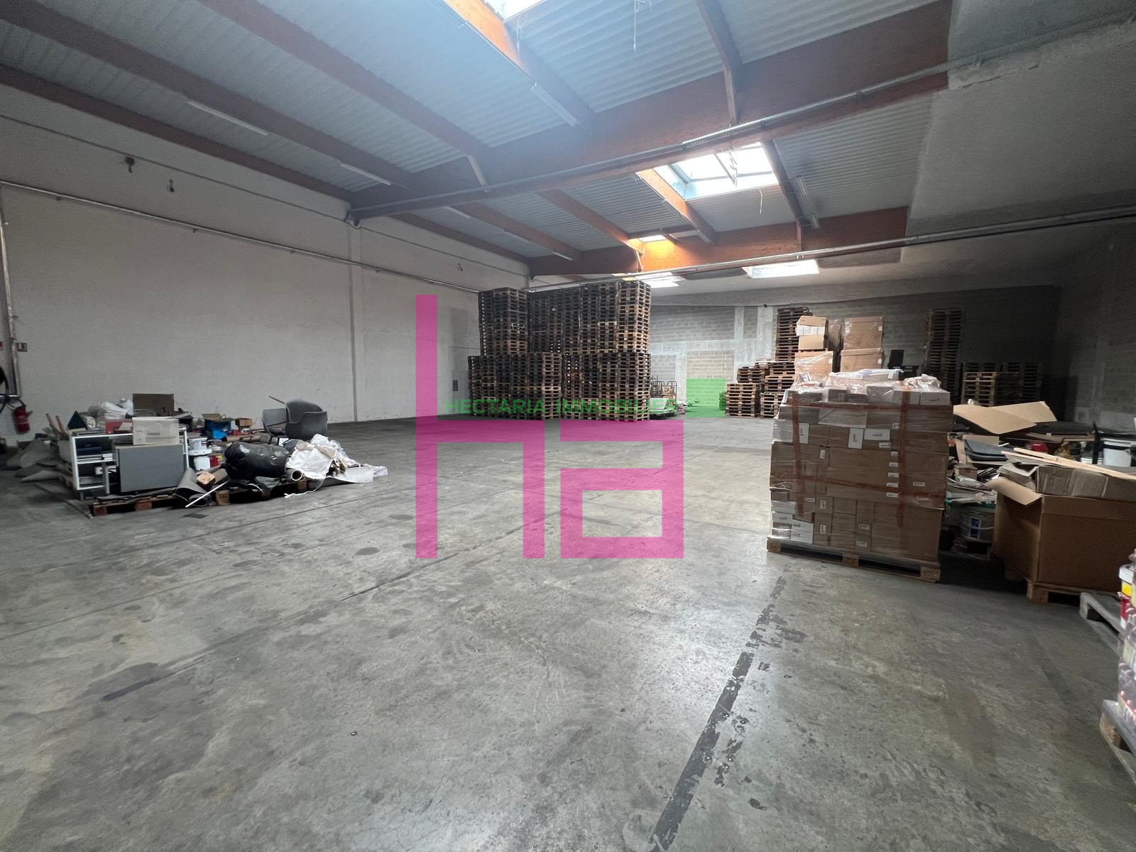 LOCAL DE STOCKAGE AVEC QUAIS A VENDRE - Photo 2