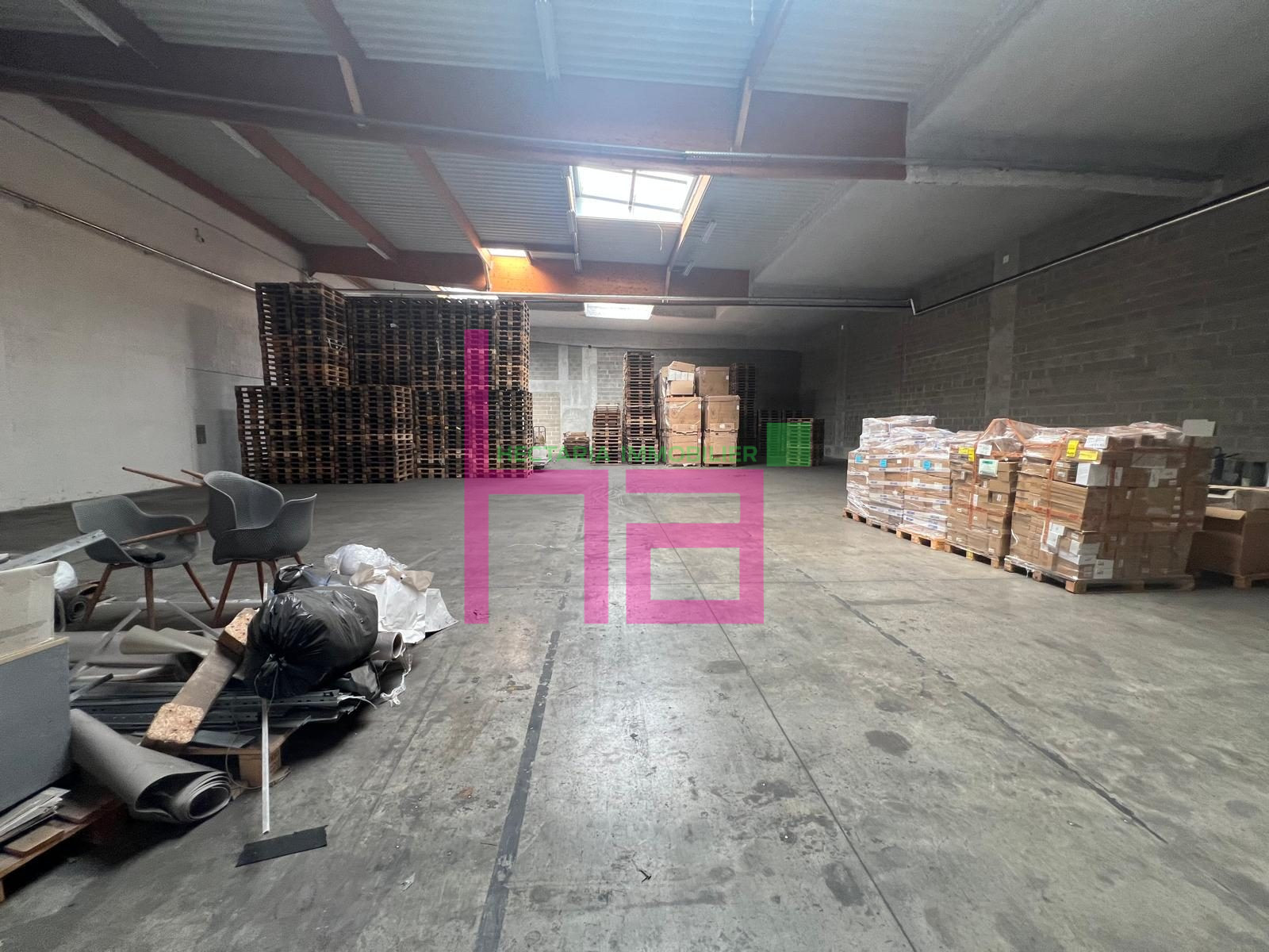 LOCAL DE STOCKAGE AVEC QUAIS A VENDRE - Photo 12