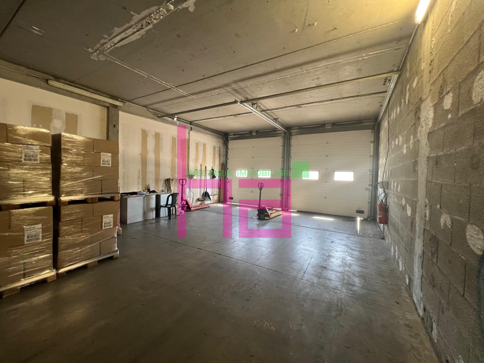 LOCAL DE STOCKAGE AVEC QUAIS A VENDRE - Photo 13