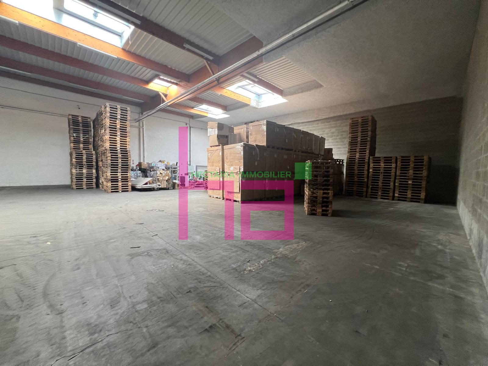 LOCAL DE STOCKAGE AVEC QUAIS A VENDRE - Photo 14