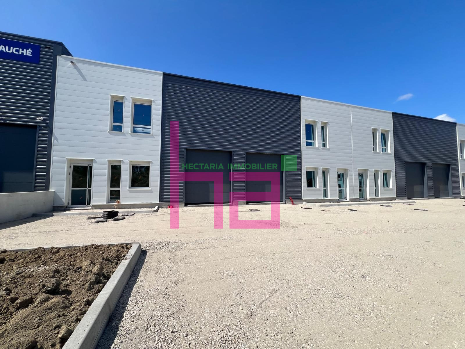 LOCAL D&rsquo;ACTIVITE – BOURGOIN-JALLIEU - Photo 4