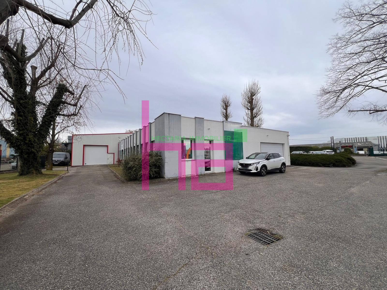 BUREAUX AVEC RESERVE - Photo 1