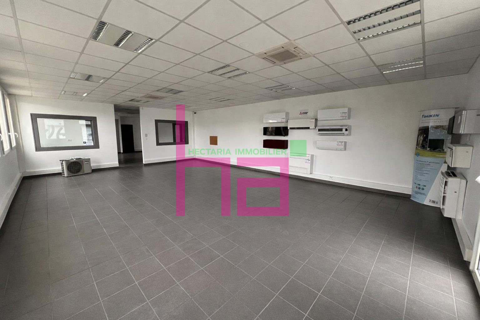 BUREAUX AVEC RESERVE - Photo 4