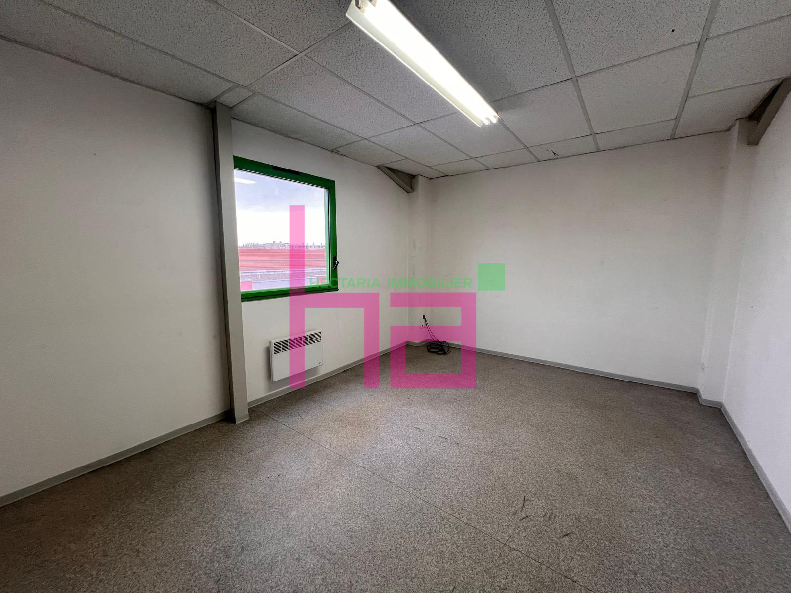 BUREAUX EN ETAGE AVEC ACCES PRIVATIF - Photo 3
