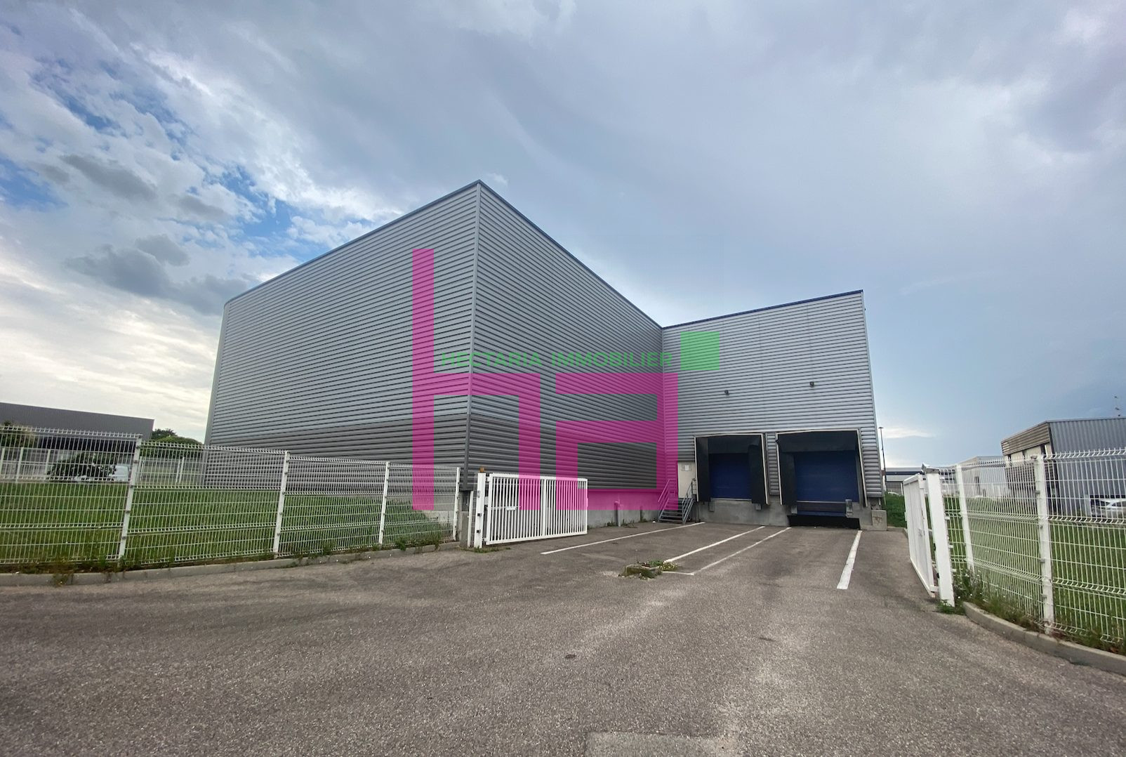 BÂTIMENT D&rsquo;ACTIVITÉ À LOUER - Photo 1
