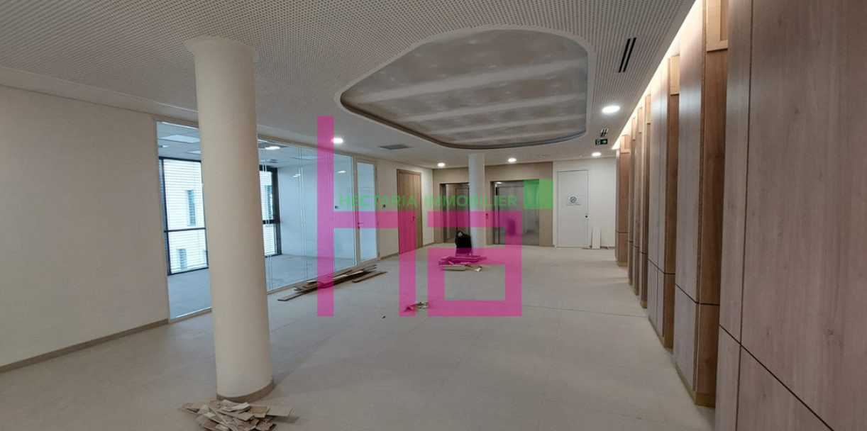 BUREAUX NEUF EN ETAGE A LOUER - Photo 2
