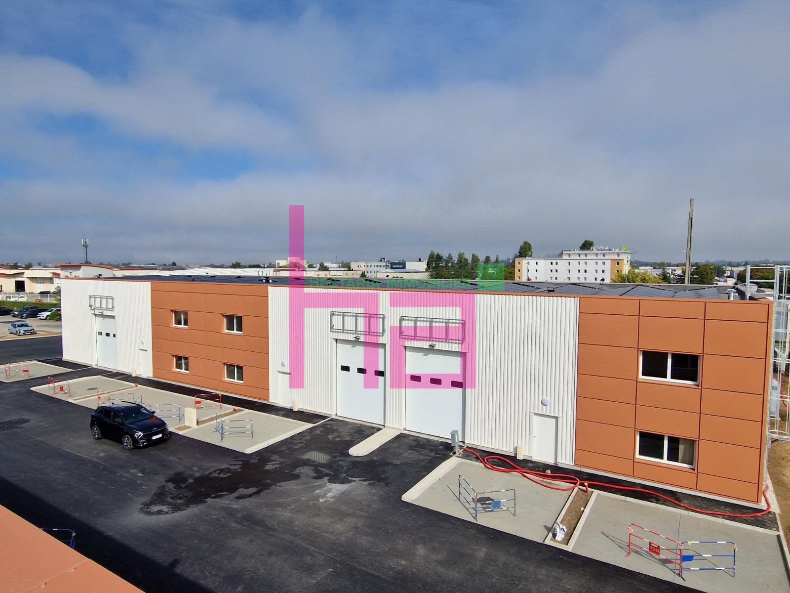 LOCAUX D&rsquo;ACTIVITE - Photo 1