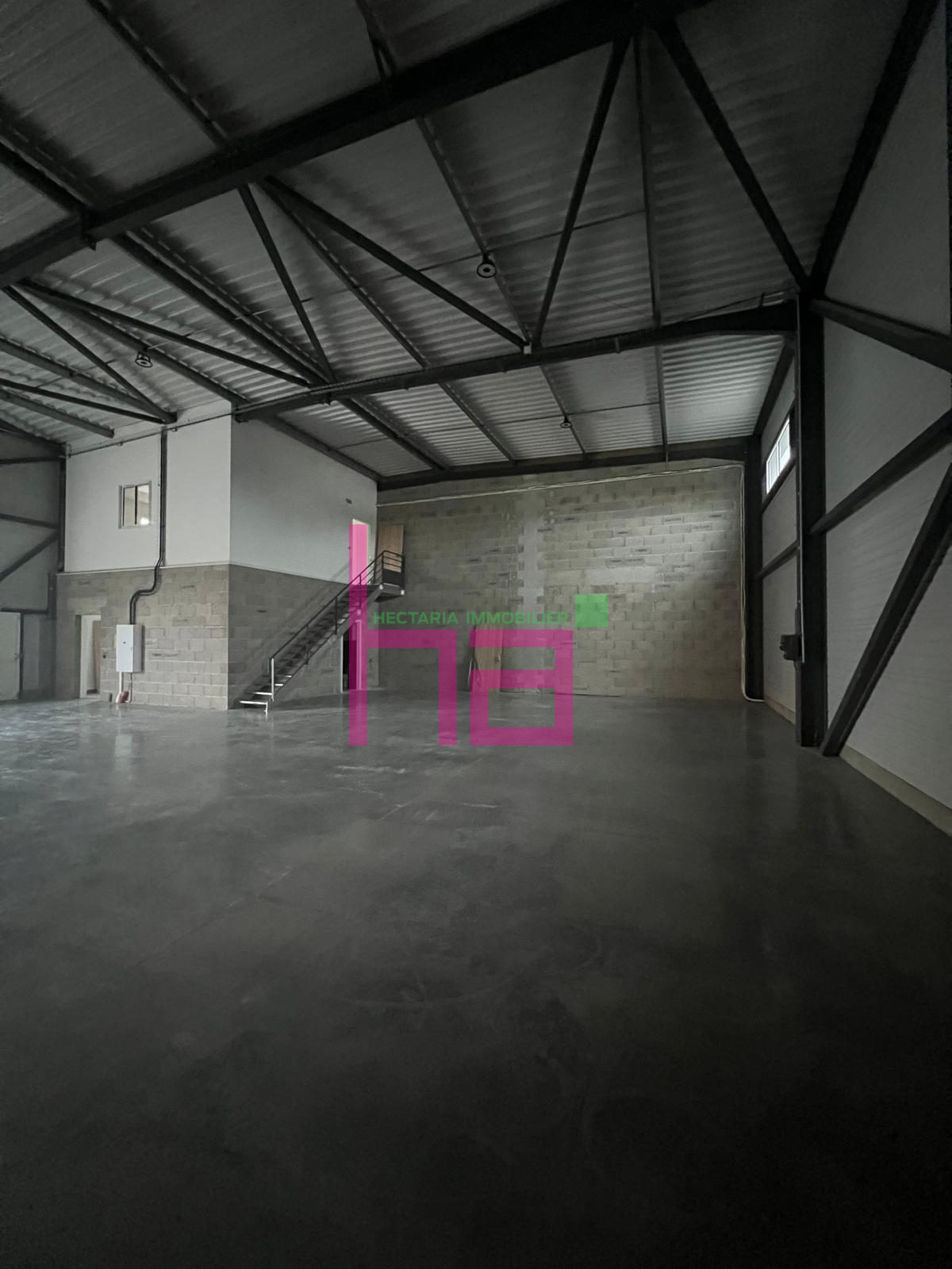 LOCAUX D&rsquo;ACTIVITE - Photo 2