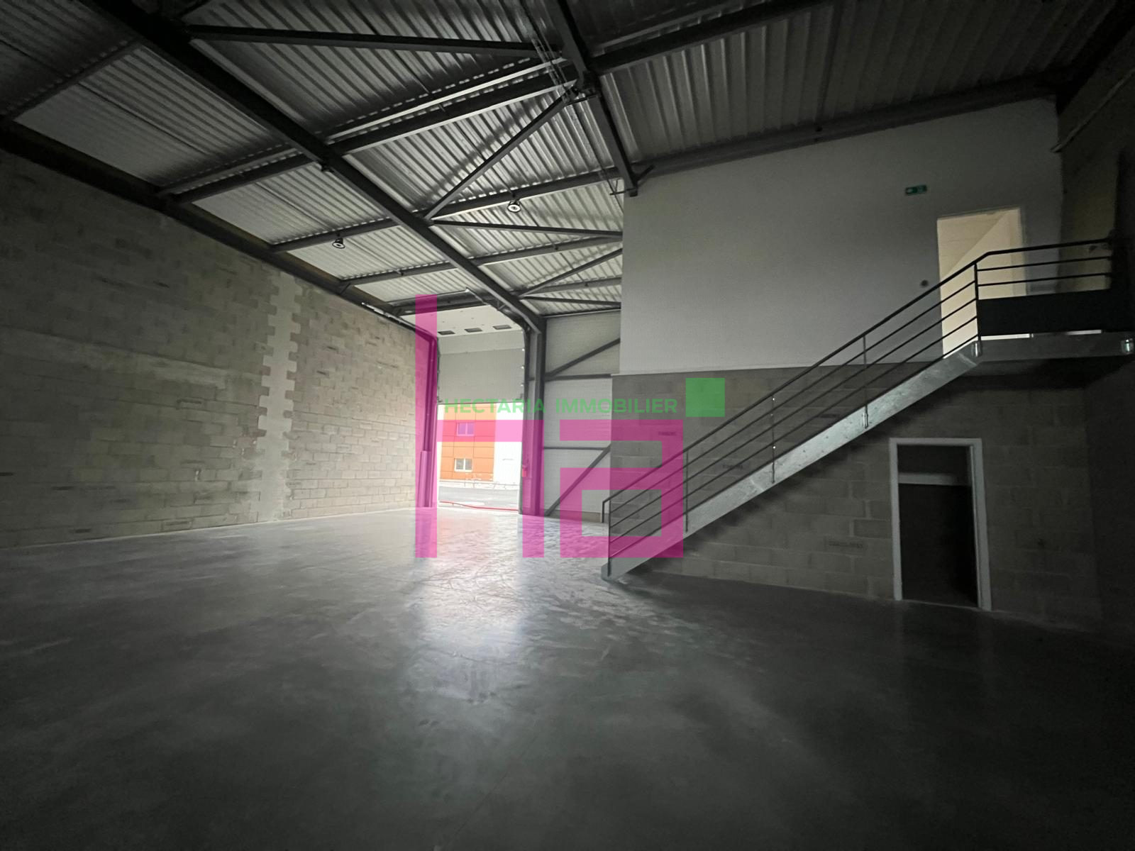 LOCAUX D&rsquo;ACTIVITE - Photo 7