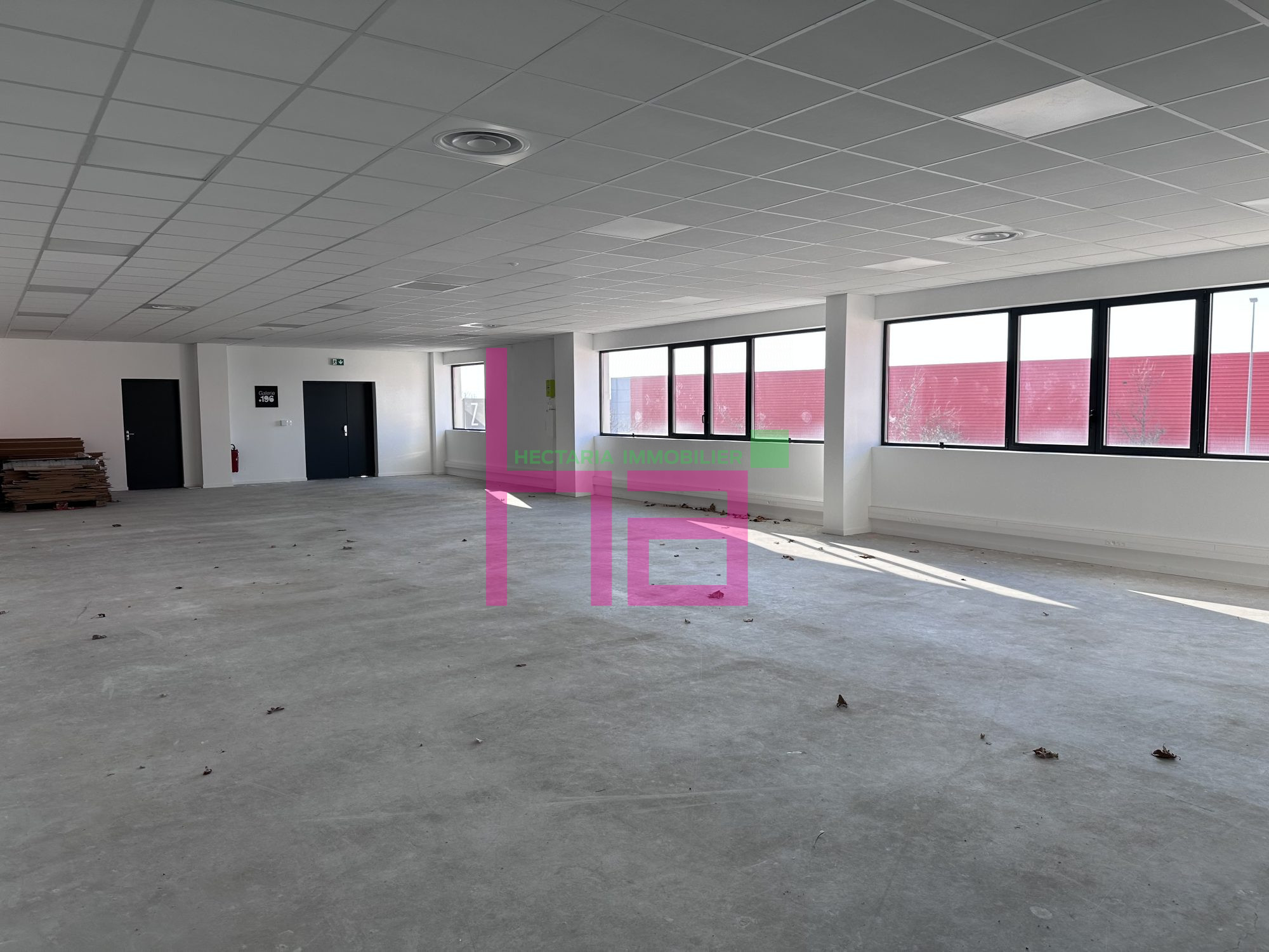 BUREAUX EN EXCELLENT ETAT – ROUTE DE GRENOBLE - Photo 1315