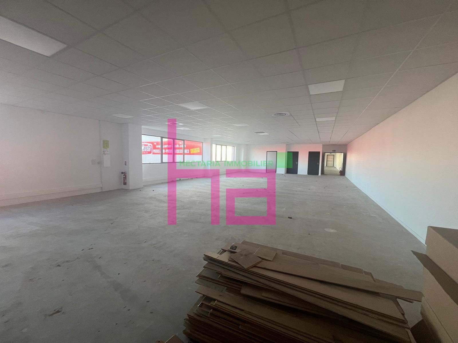 BUREAUX EN EXCELLENT ETAT – ROUTE DE GRENOBLE - Photo 1396