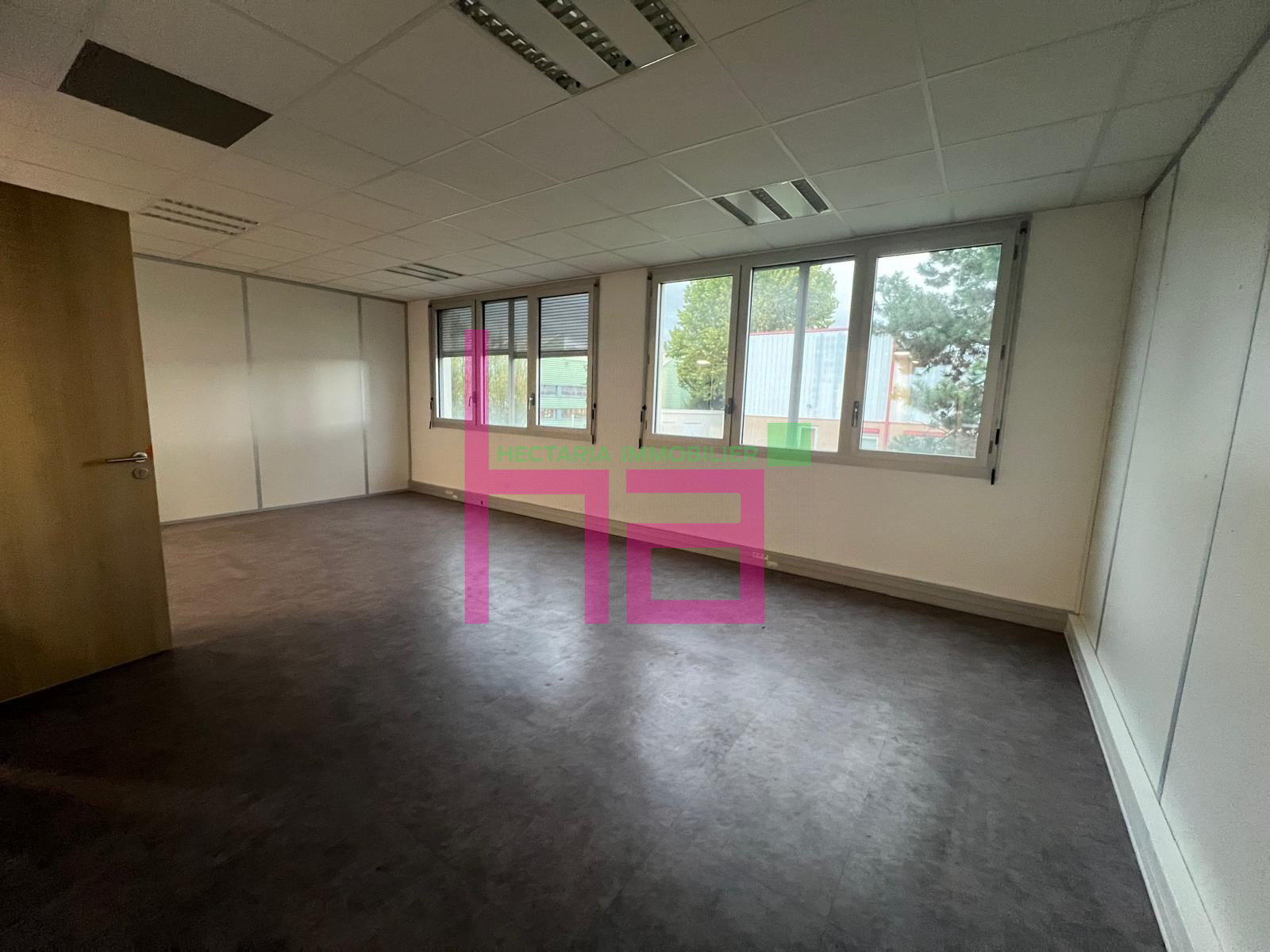 BUREAUX EN TRES BON ETAT A LOUER - Photo 1007