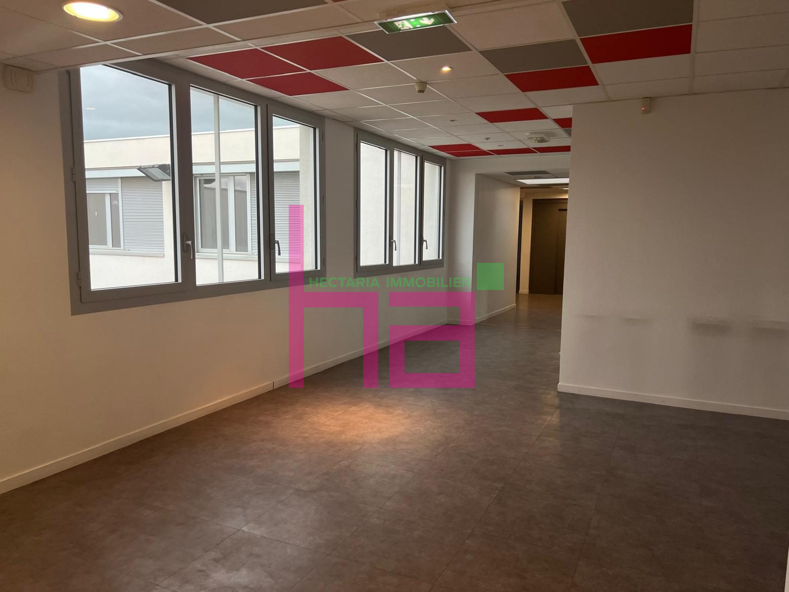 BUREAUX EN TRES BON ETAT A LOUER - Photo 1569