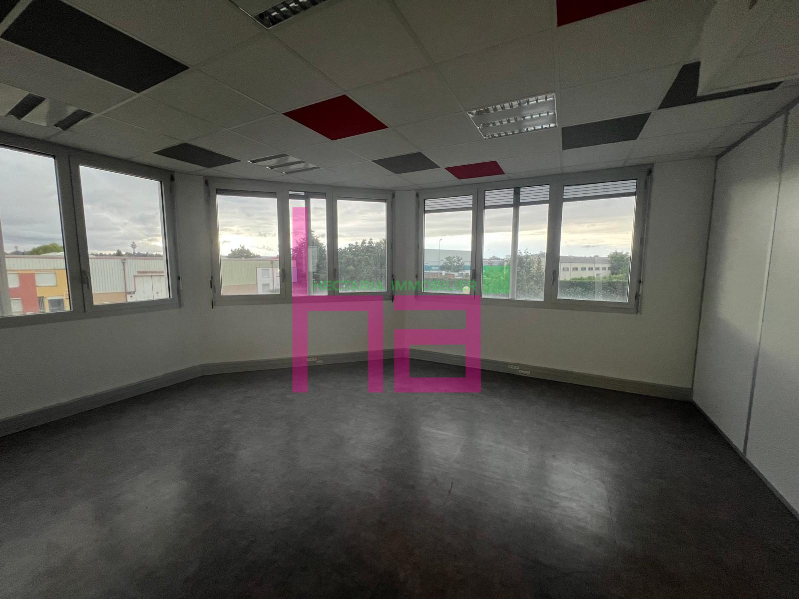 BUREAUX EN TRES BON ETAT A LOUER - Photo 1344