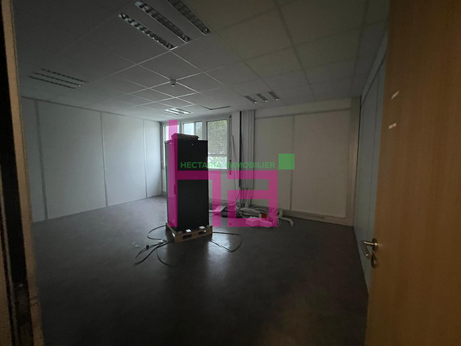BUREAUX EN TRES BON ETAT A LOUER - Photo 1099