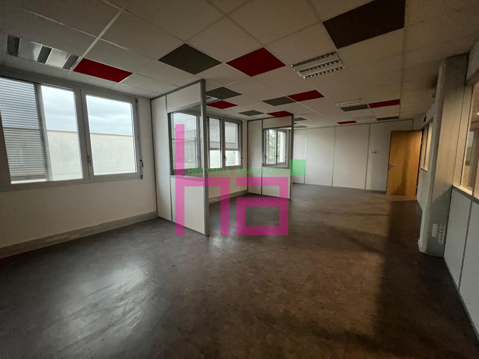 BUREAUX EN TRES BON ETAT A LOUER - Photo 968