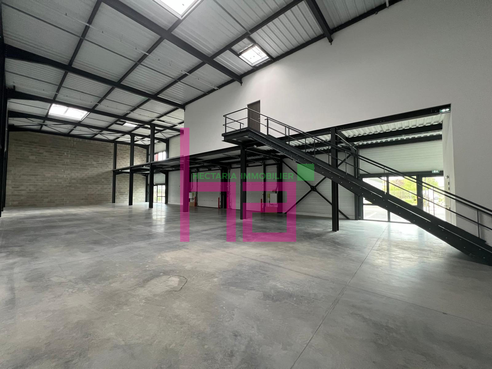 LOCAL D&rsquo;ACTIVITE NEUF AU SEIN D&rsquo;UN PARC - Photo 1606