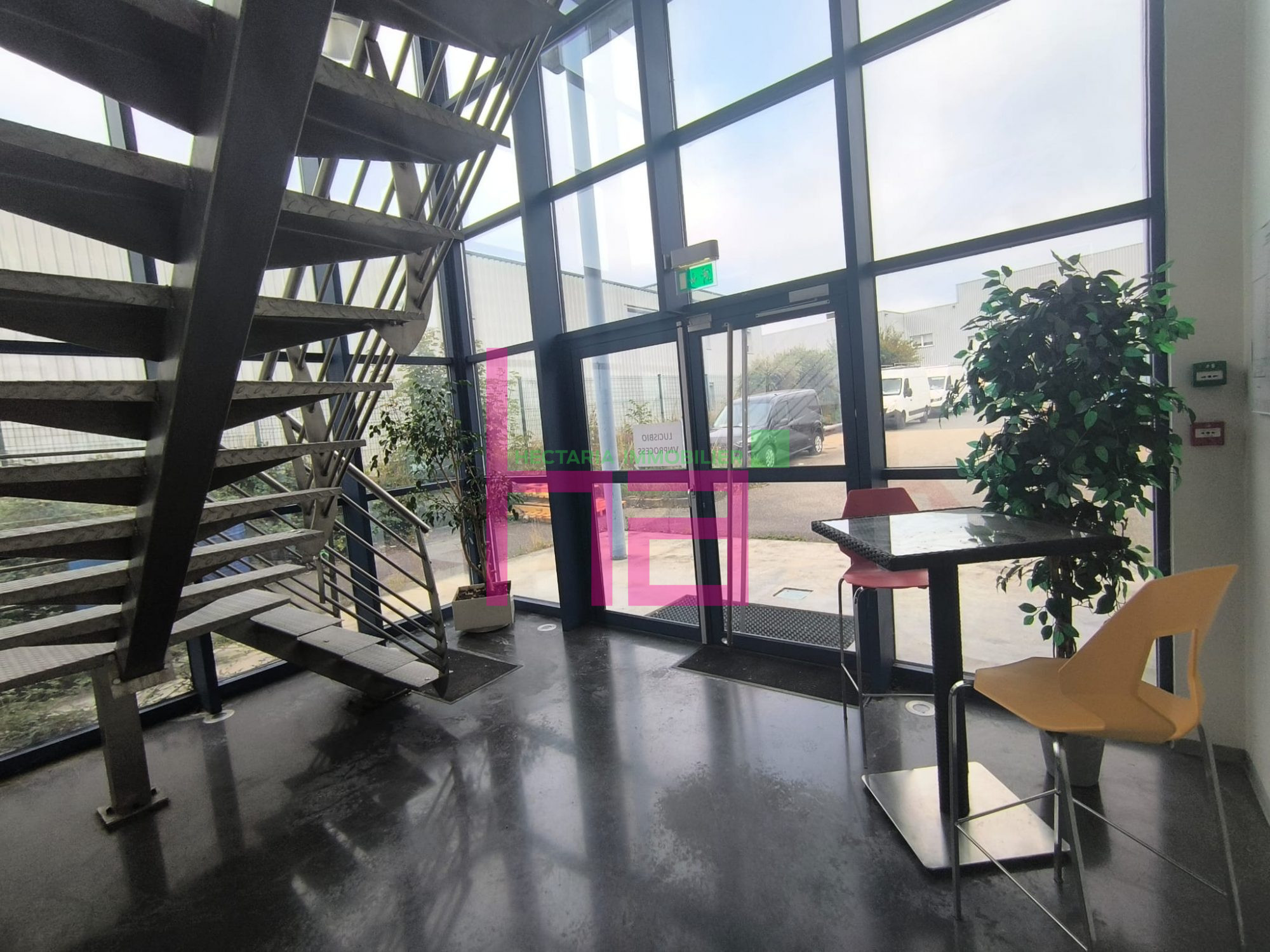 LOCAL MIXTE ZAC MONTEPY A FLEURIEU-6SUR-L&rsquo;ARBRESLE - Photo 580