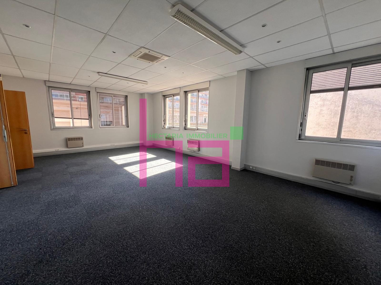 BUREAUX EN ETAGE AU COEUR DE VILLEURBANNE - Photo 17