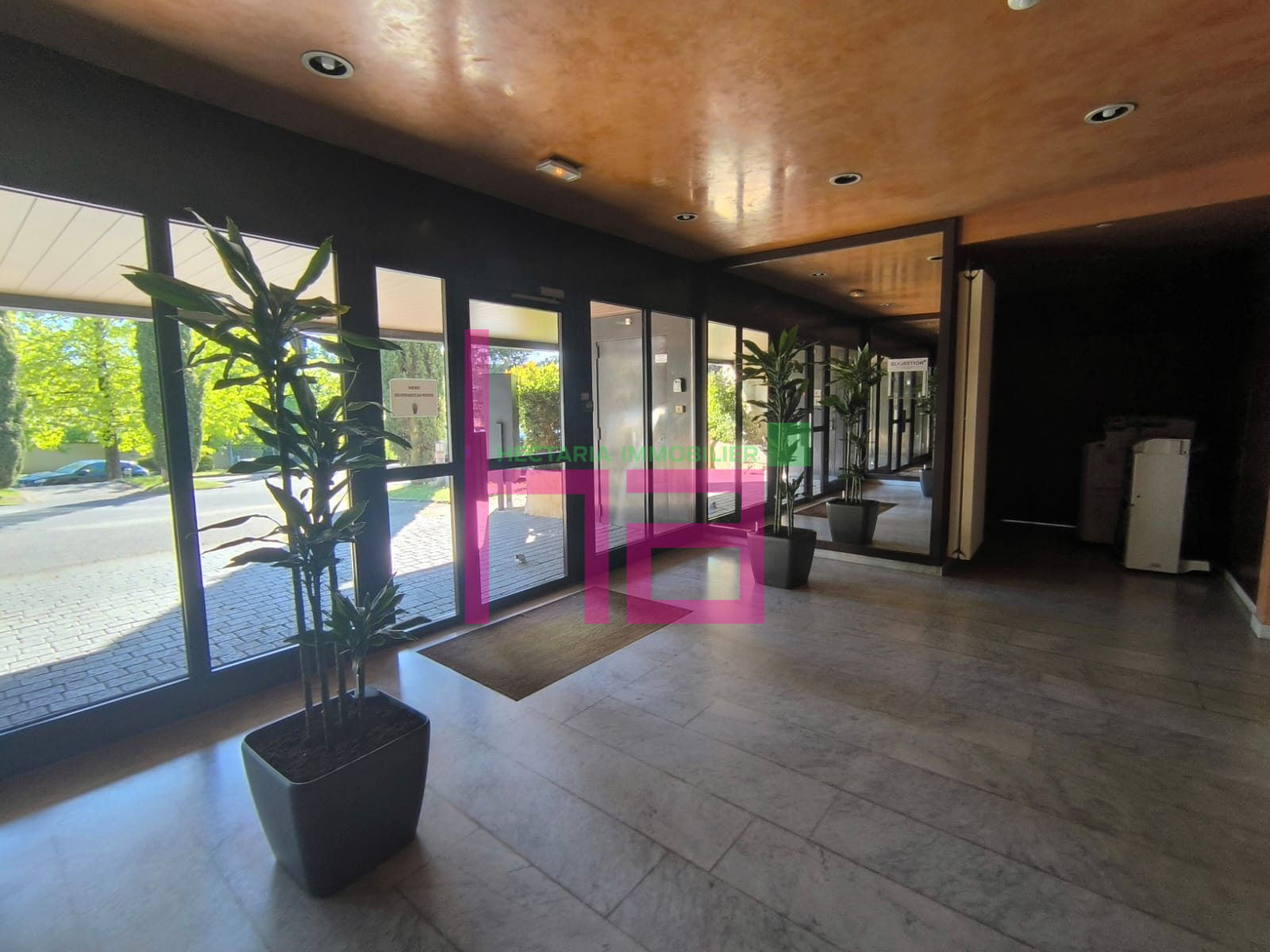 BUREAUX EN RDC A VENDRE – A LOUER - Photo 4