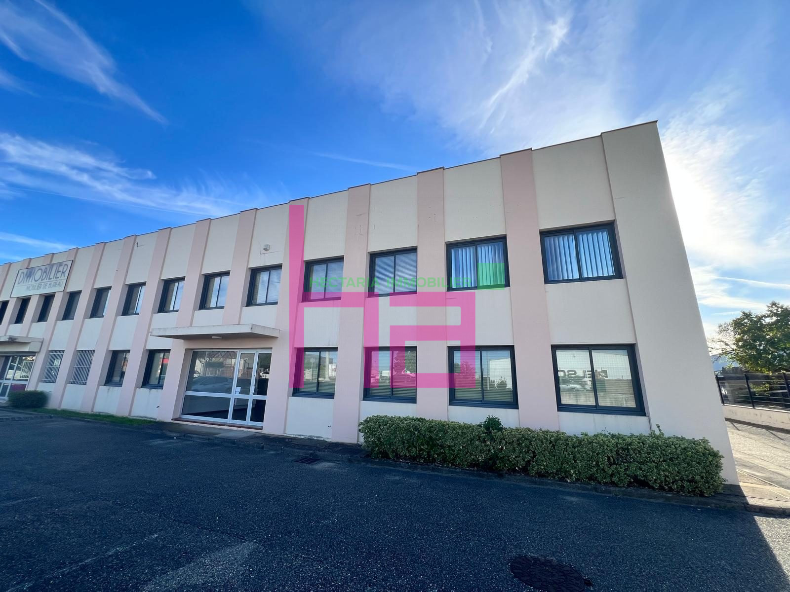 LOCAUX FACADE AVENUE DU PROGRES - Photo 21